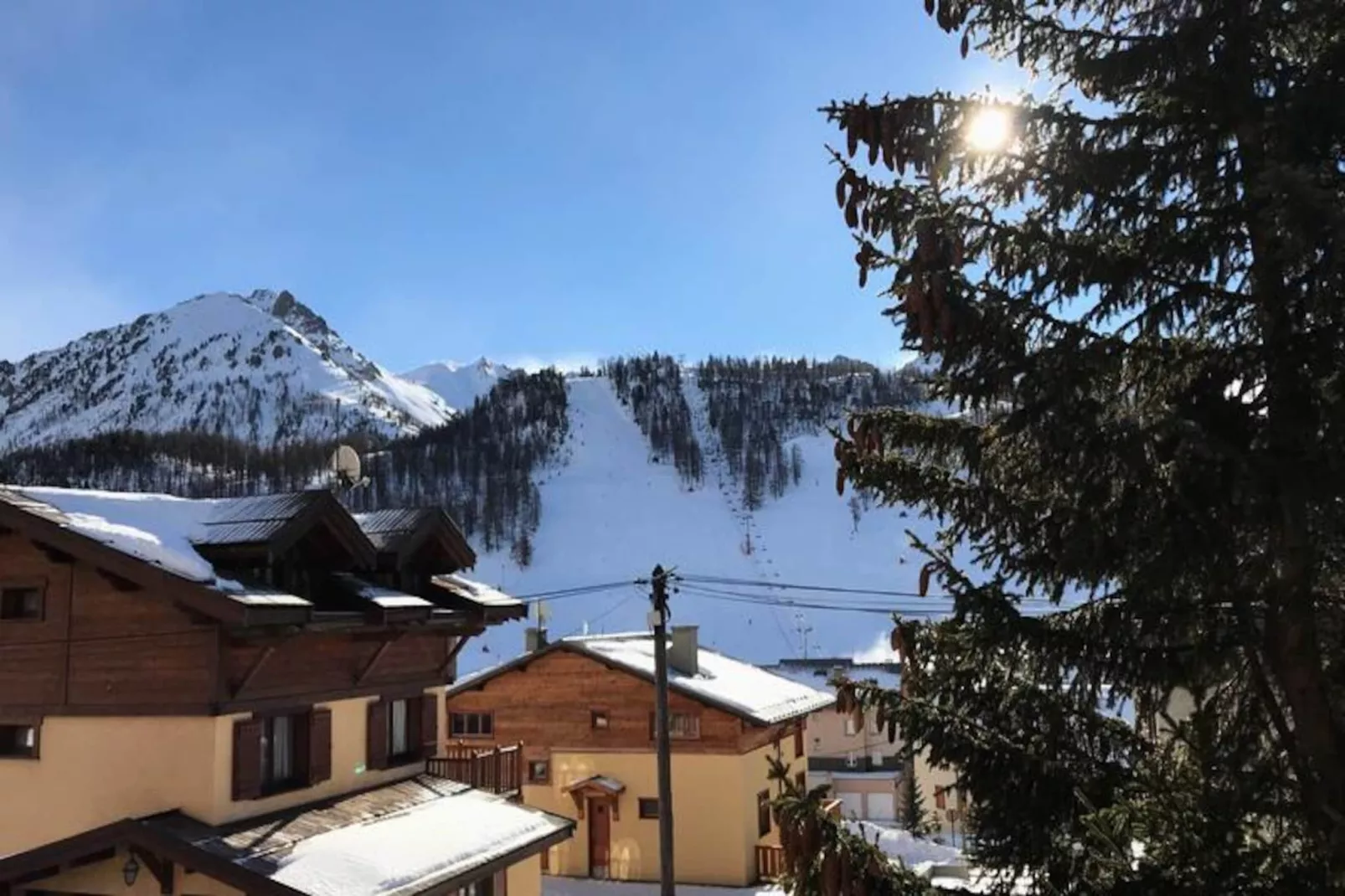 Chalet Carlines-Image-tags.