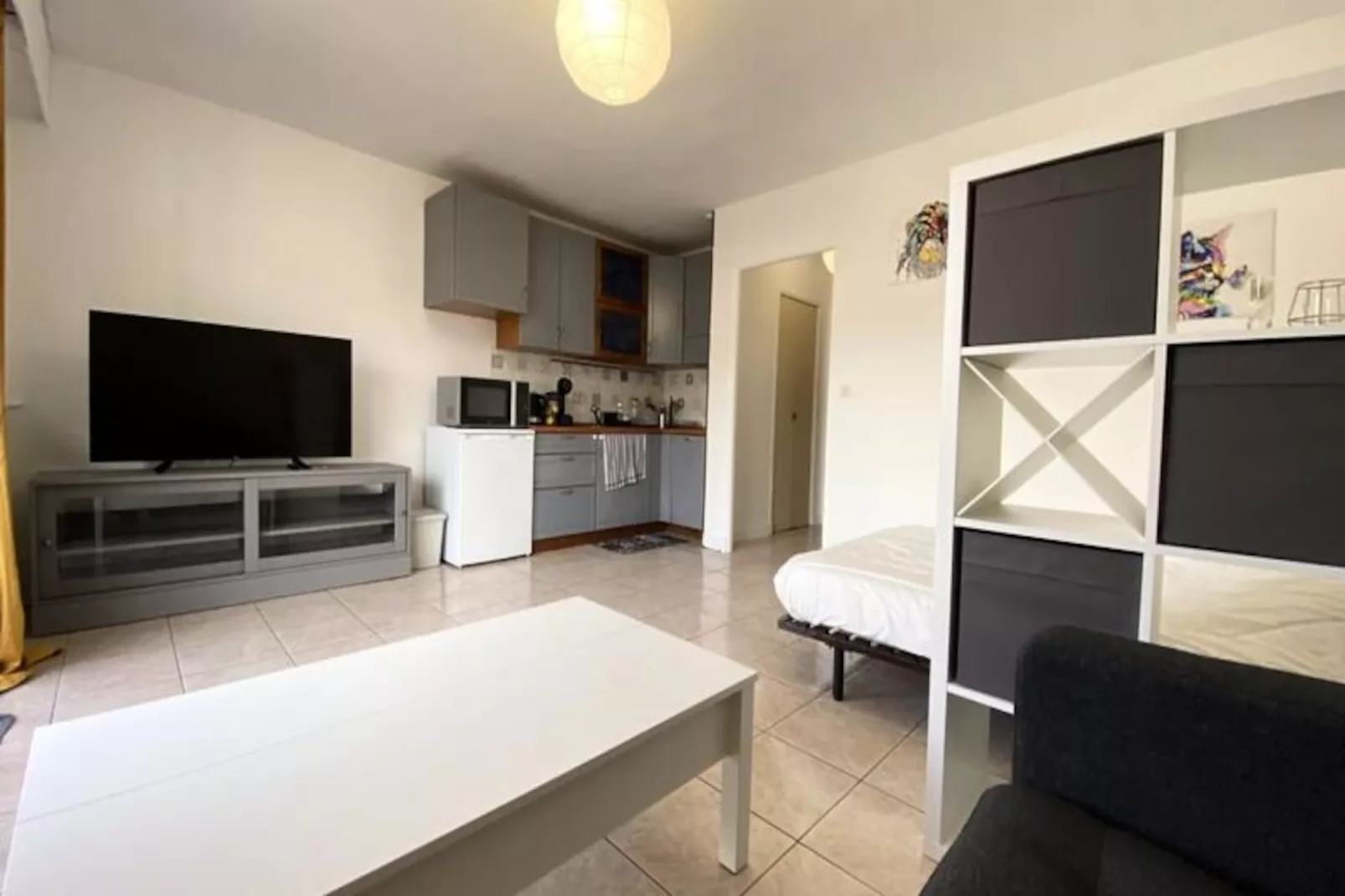 06bq : Studio &agrave; Deux Pas Des Plages-Image-tags.