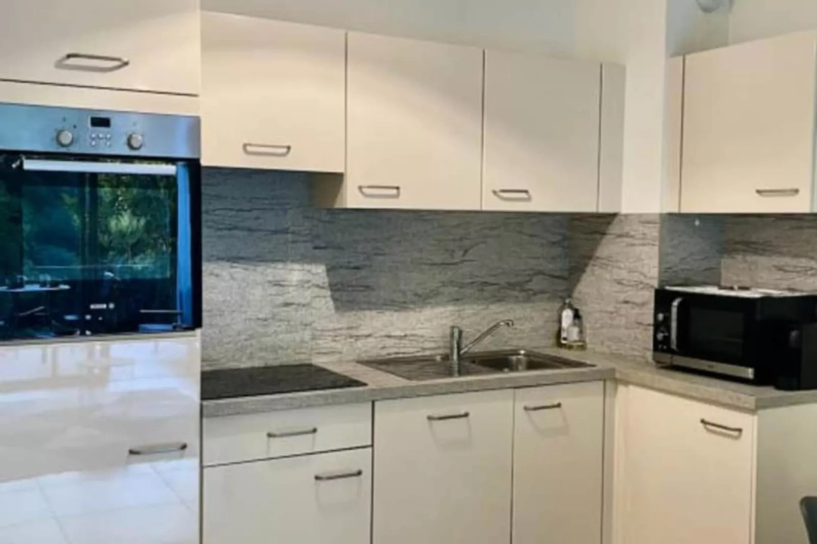 Résidence Bnb Renting Beau  2 Pi&egrave;ces Dans Un Immeuble Neuf Avec Piscine Avec Parking-Keuken