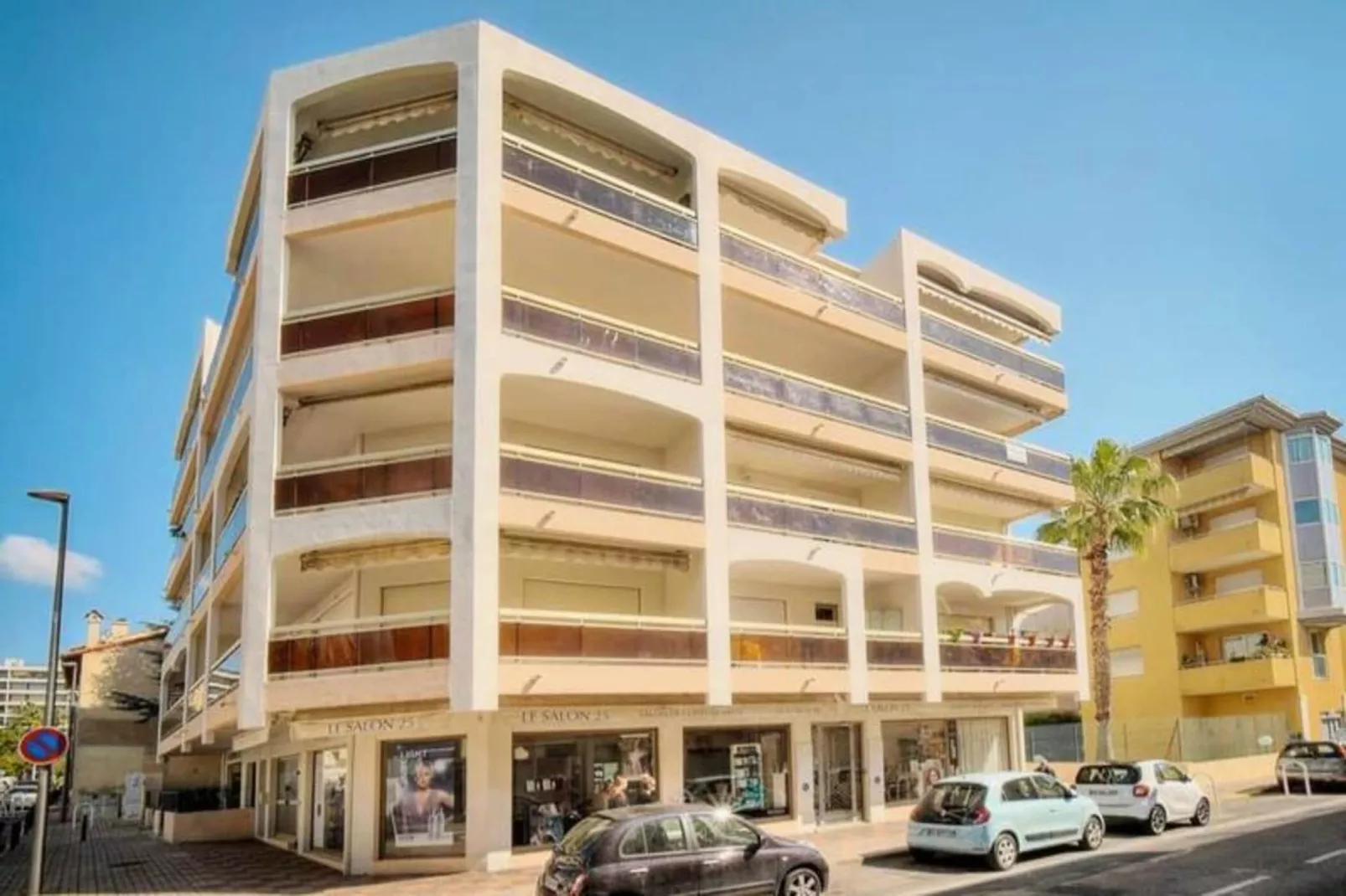 Résidence Le Verdi-Buitenkant zomer