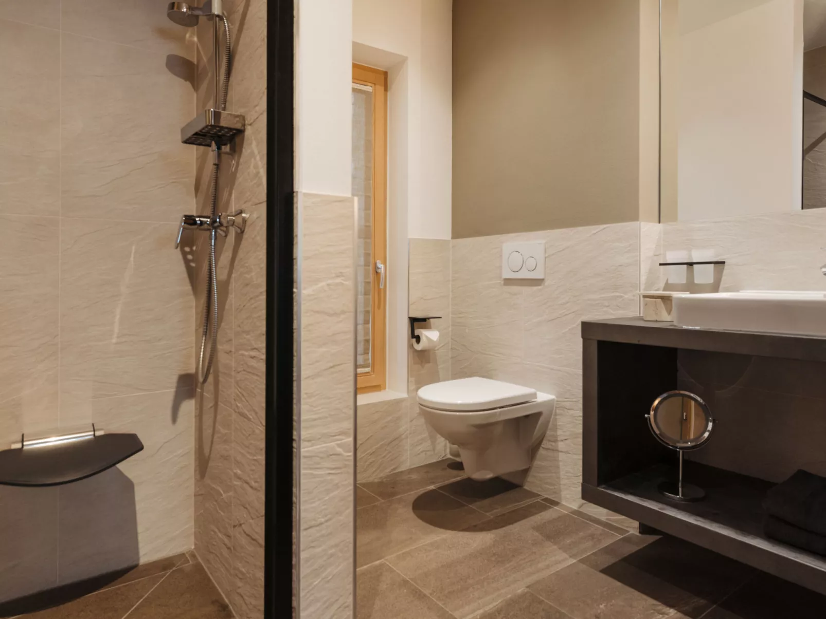 Royal Mountain Lodge-Binnen