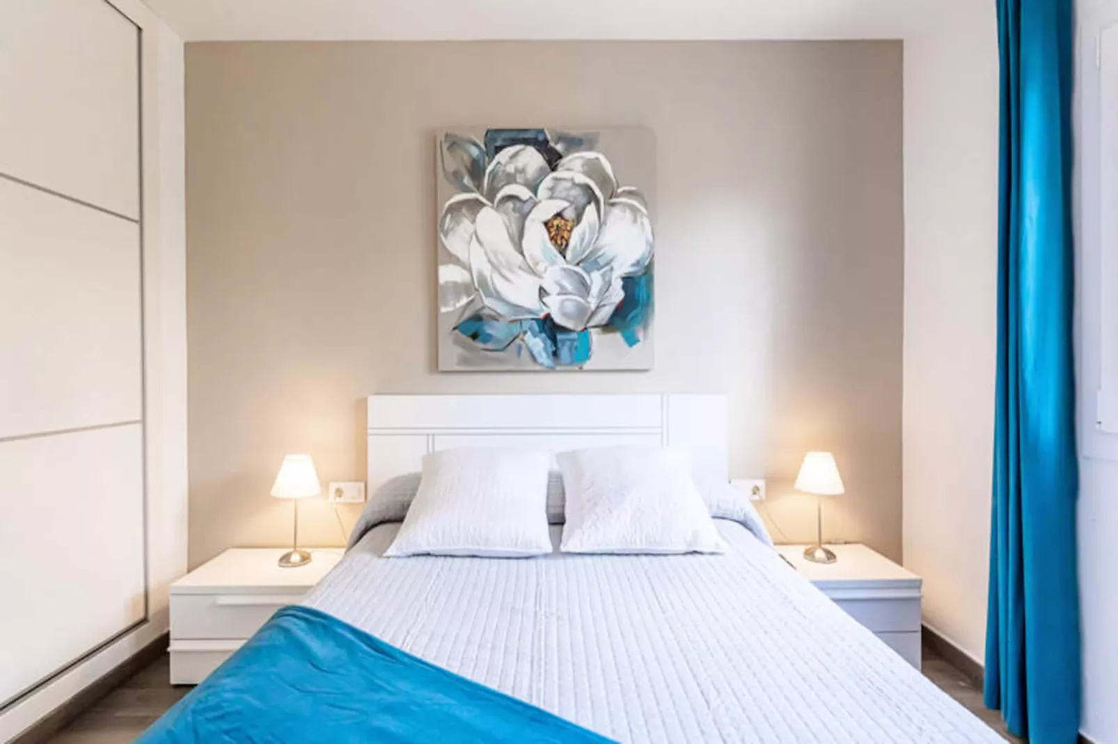 Maison à Son Bou-Image-tags.