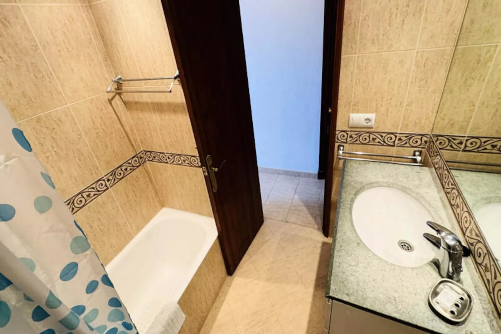 Appartements à Son Bou-Image-tags.