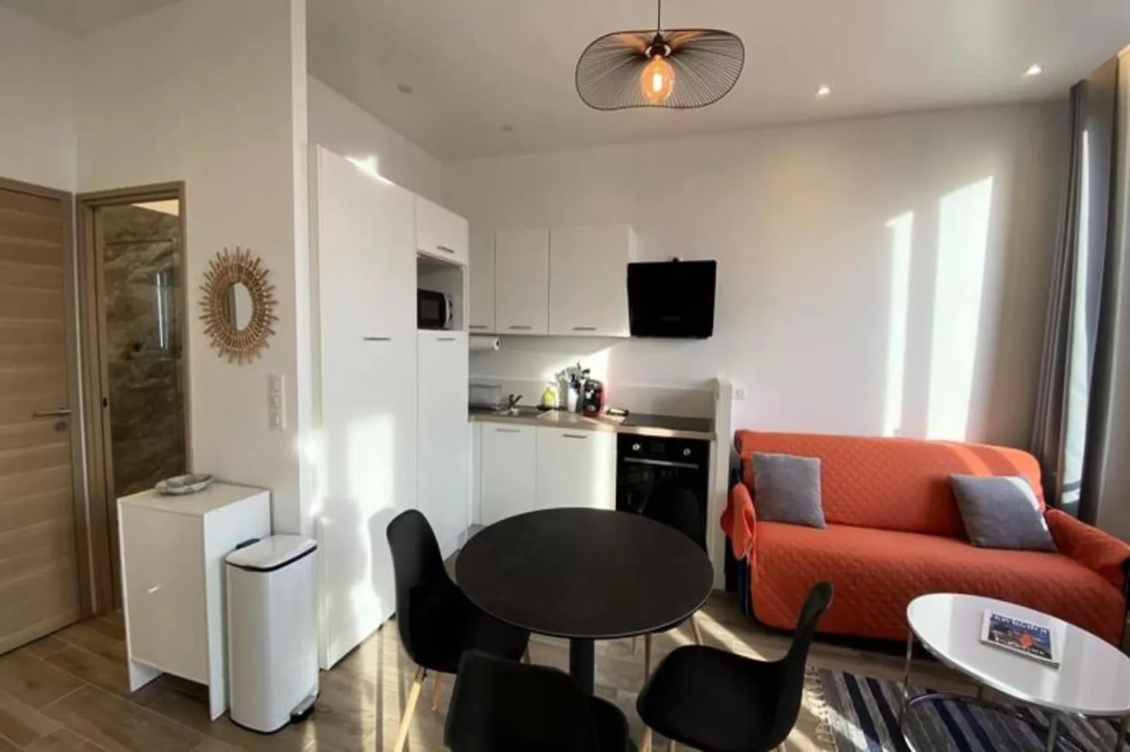 06cj : Bel Appartement Au Coeur De Cannes-Buitenkant zomer