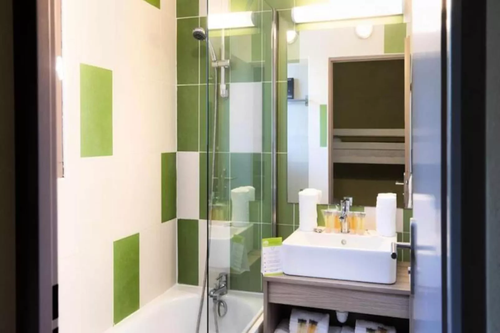 SOWELL Family Les Amandiers****-Image-tags.