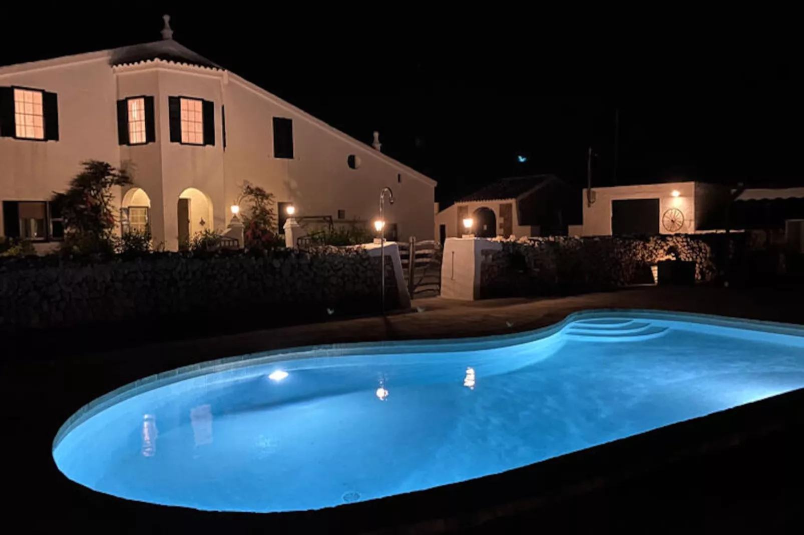 Maison à Son Bou-Image-tags.