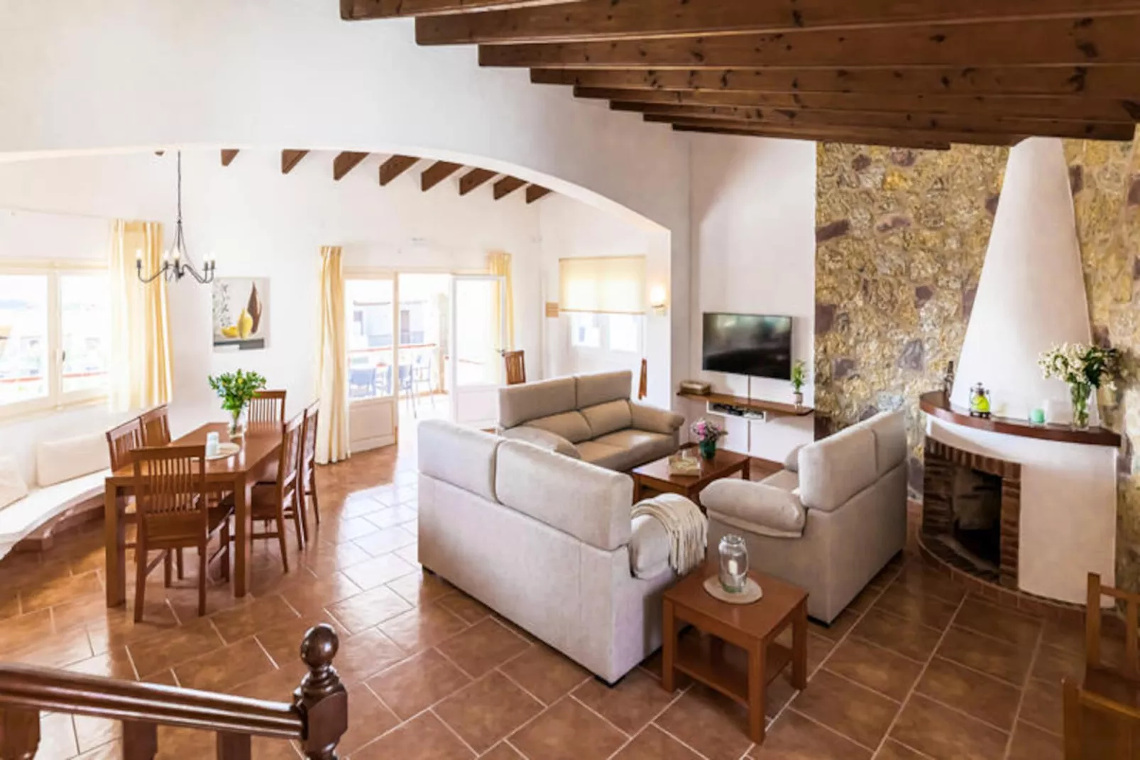 Maison à Son Bou-Image-tags.