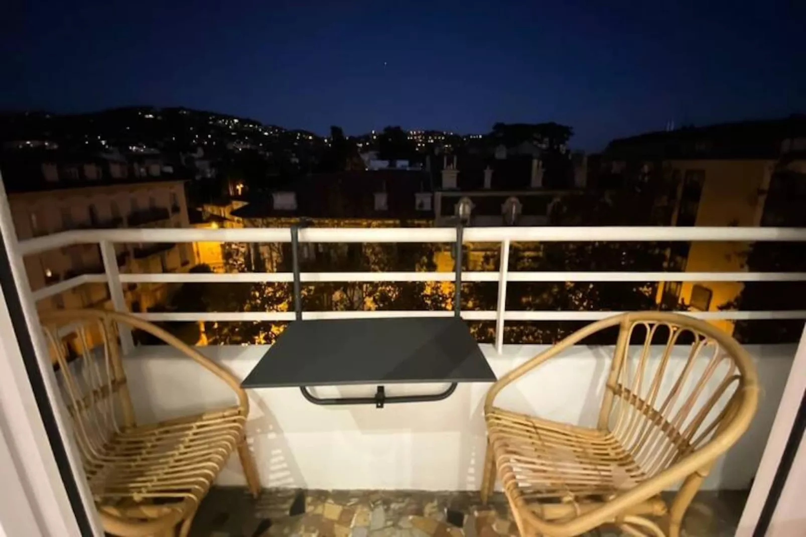 06az - Appartement Avec Terrasse 10min Du Palais-Image-tags.