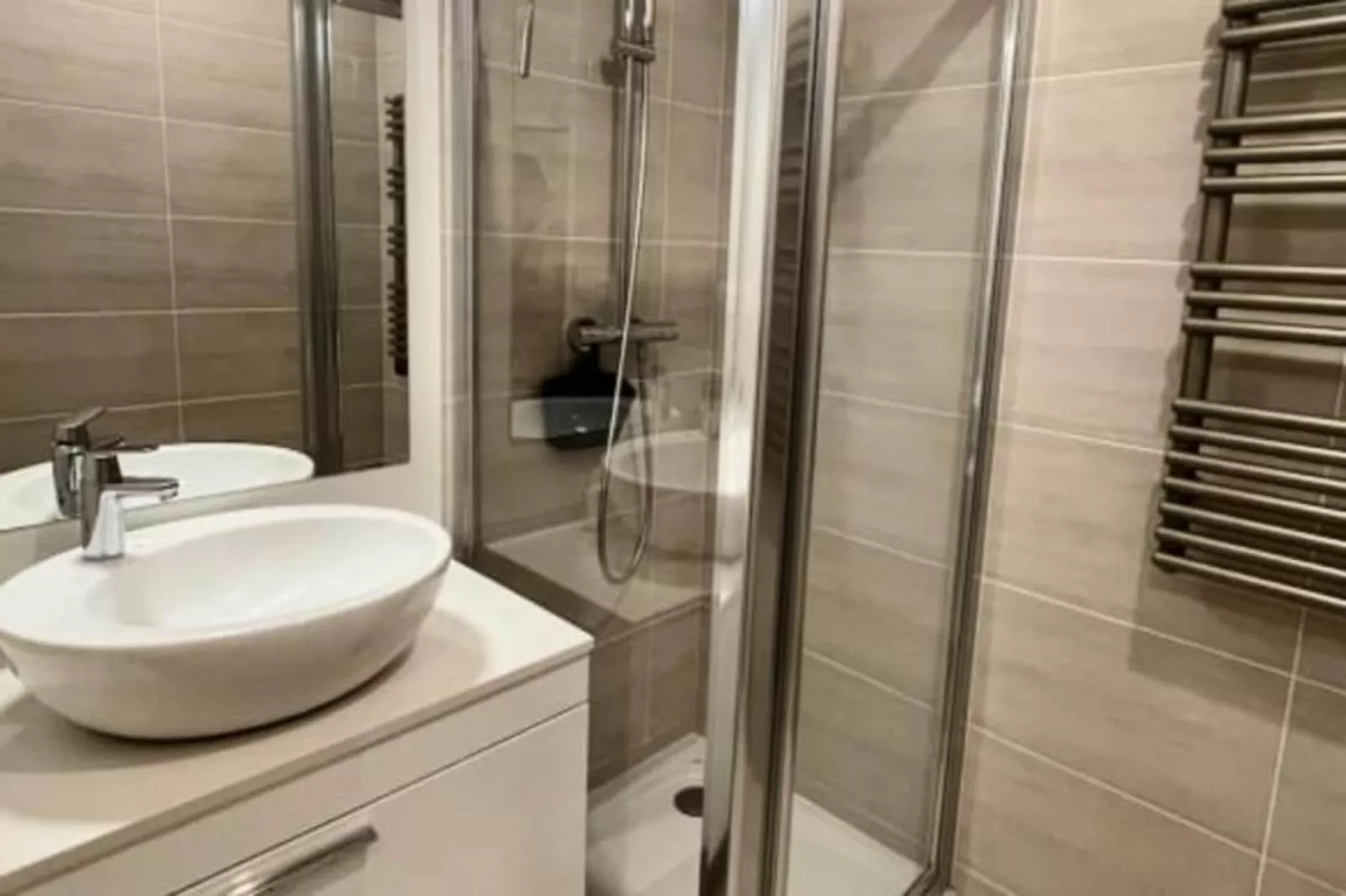 Résidence Bnb Renting Beau  2 Pi&egrave;ces Dans Un Immeuble Neuf Avec Piscine Avec Parking-Badkamer