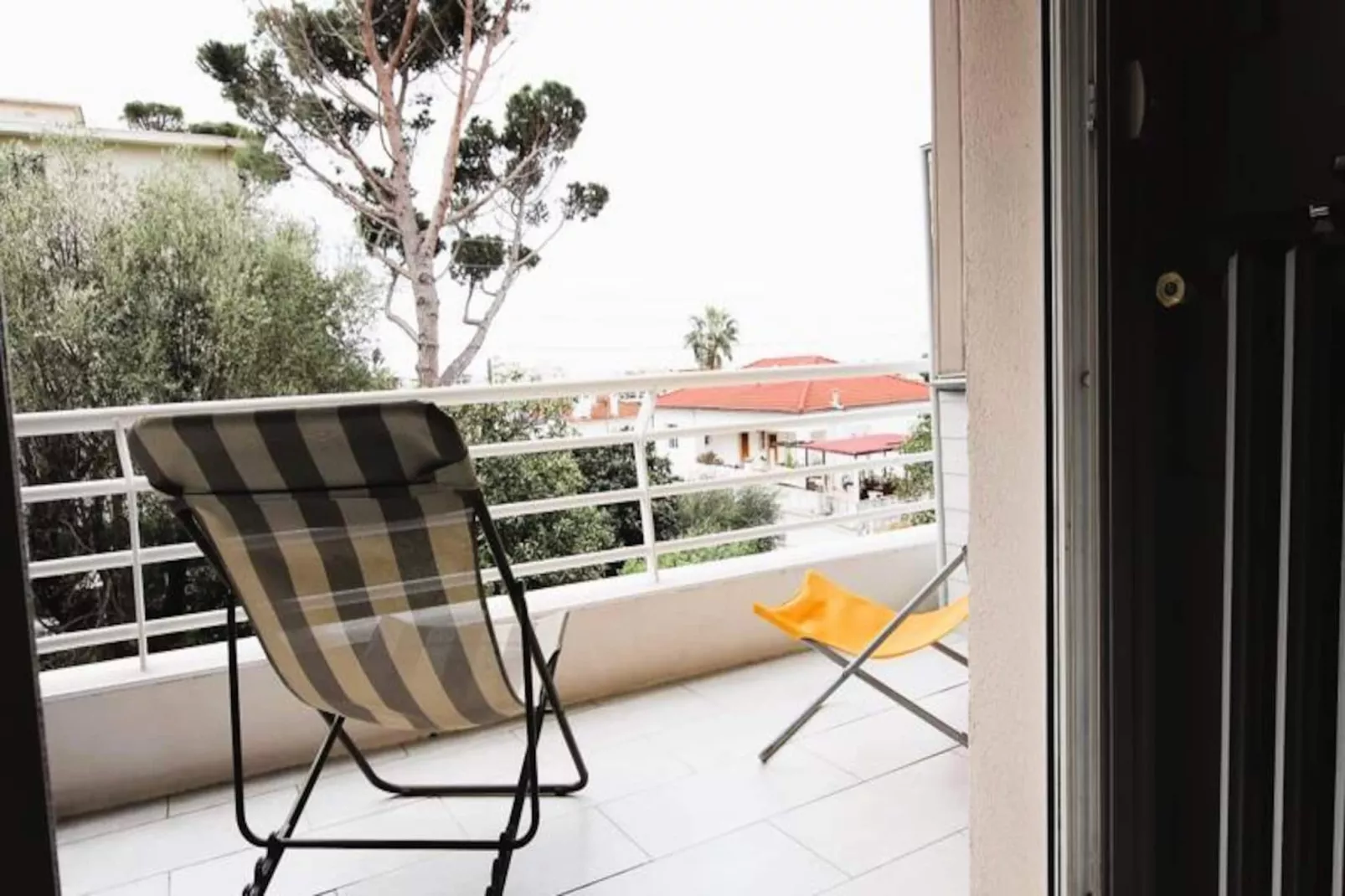 Résidence Studio De 35m² Très Proche De La Croisette-Image-tags.