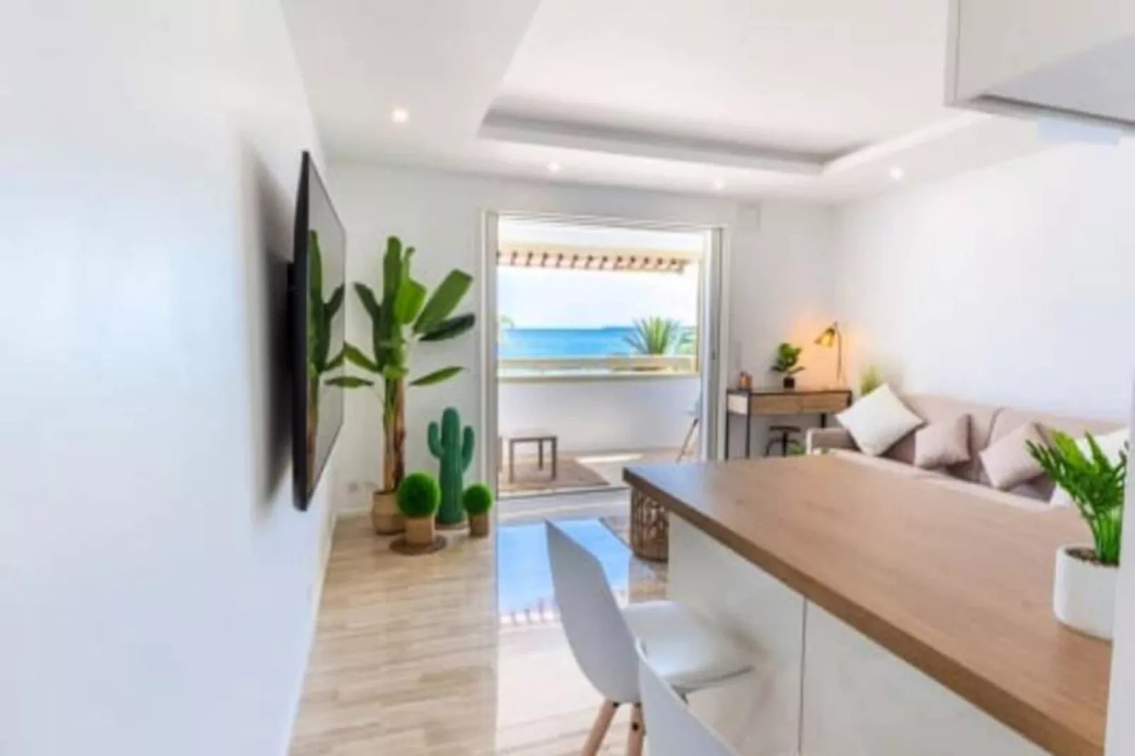 06k1 - Face &agrave; La Mer T2 R&eacute;nov&eacute; - Terrasse &ndash;parking-Image-tags.