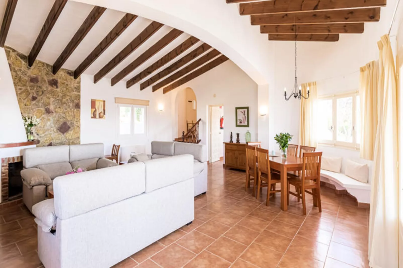 Maison à Son Bou-Image-tags.