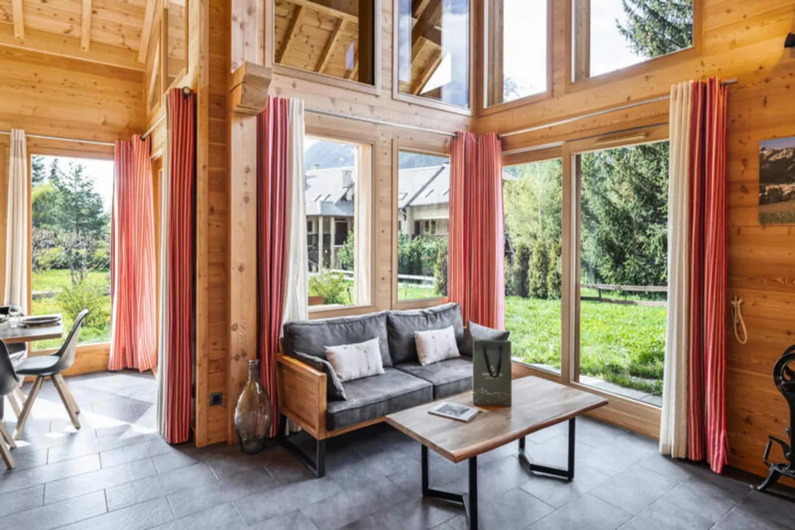 Résidence Marmottant-Buitenkant zomer