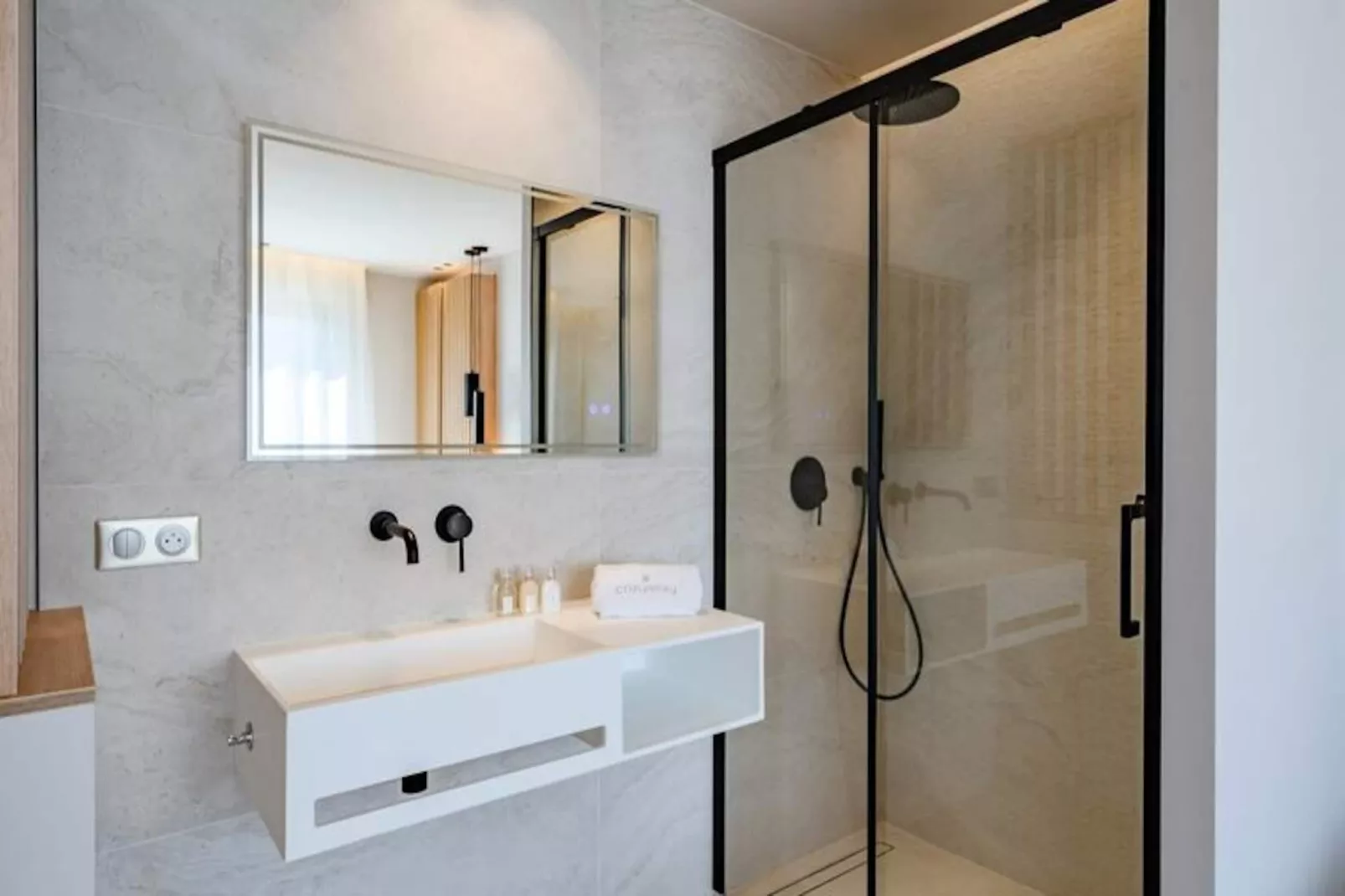 Magnifique 4 Pi&egrave;ces Entir&egrave;rement R&eacute;nov&eacute;-Image-tags.