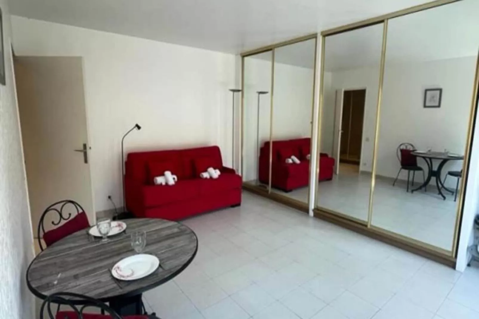 Résidence Coeur De La Rue Meynadier-Woonkamer