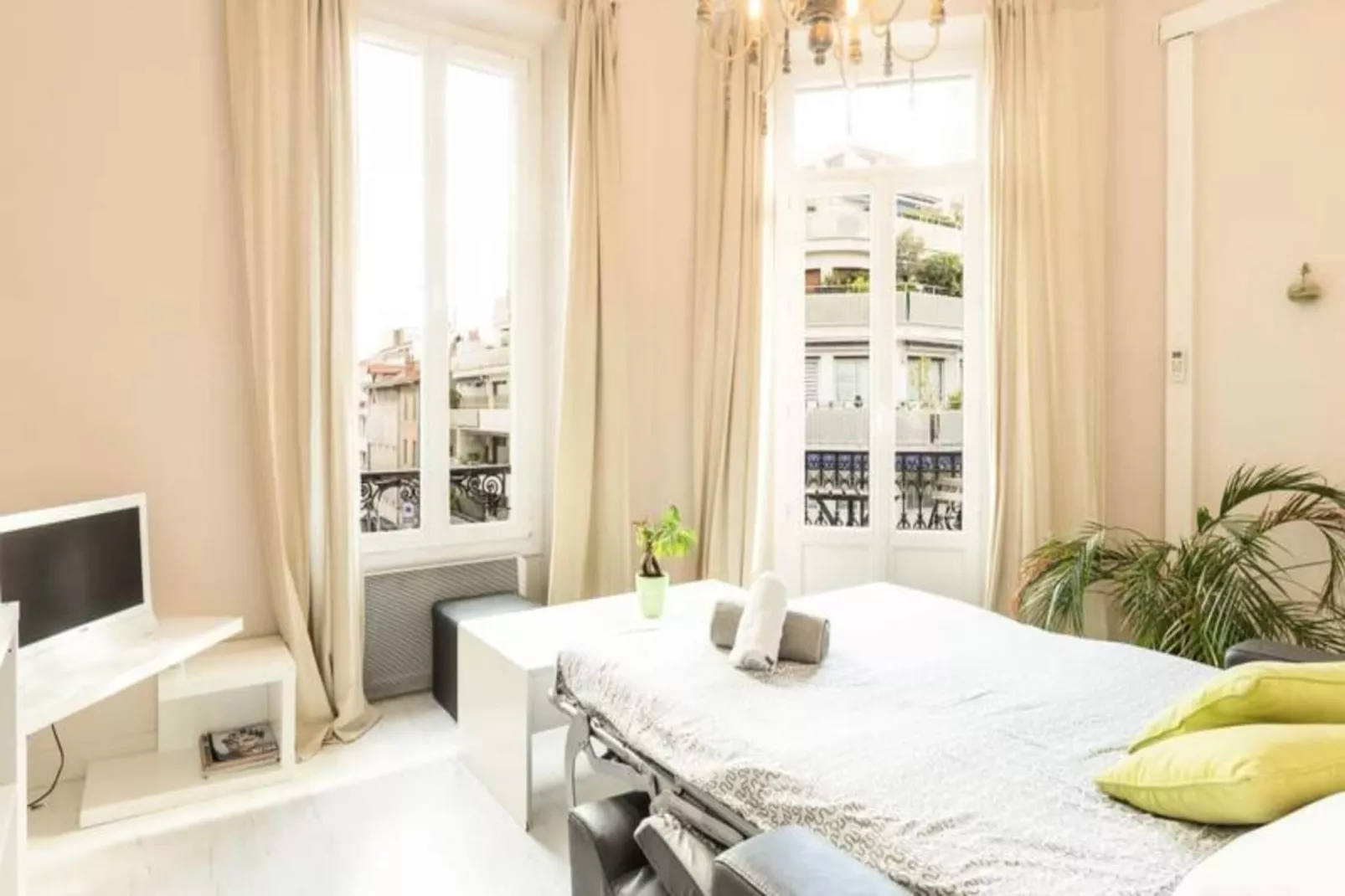 Résidence Appartement 39 M2 En Plein Centre Ville De Cannes, Climatis&eacute;-Buitenkant zomer