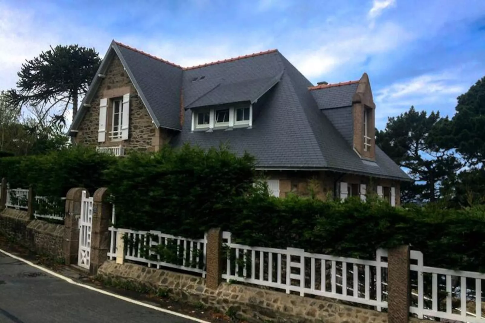 Maison à Perros-Guirec-Image-tags.