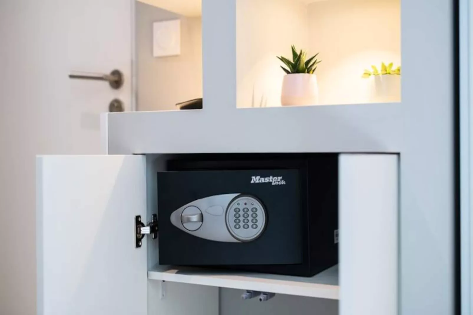 Appartement Moderne - Promenade Des Anglais à Nice-Image-tags.