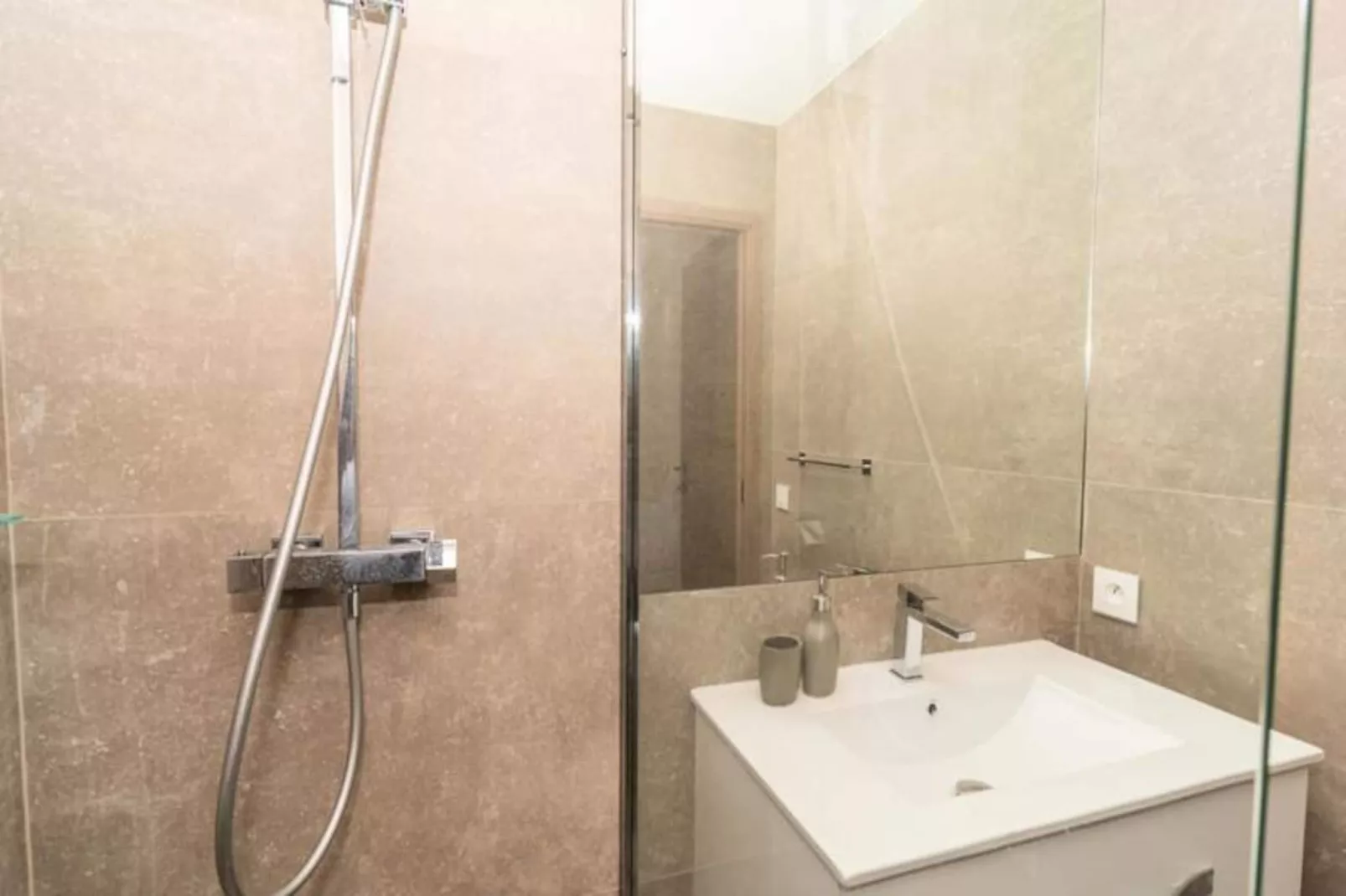 Armenonville 3 Pcs Premium Balcon Parking Croisette 2 Mns Olam Properties-Image-tags.