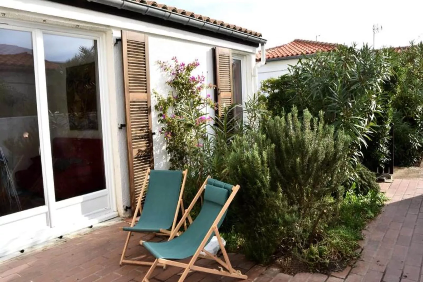 Résidence Les Candeilleres-Tuinen zomer