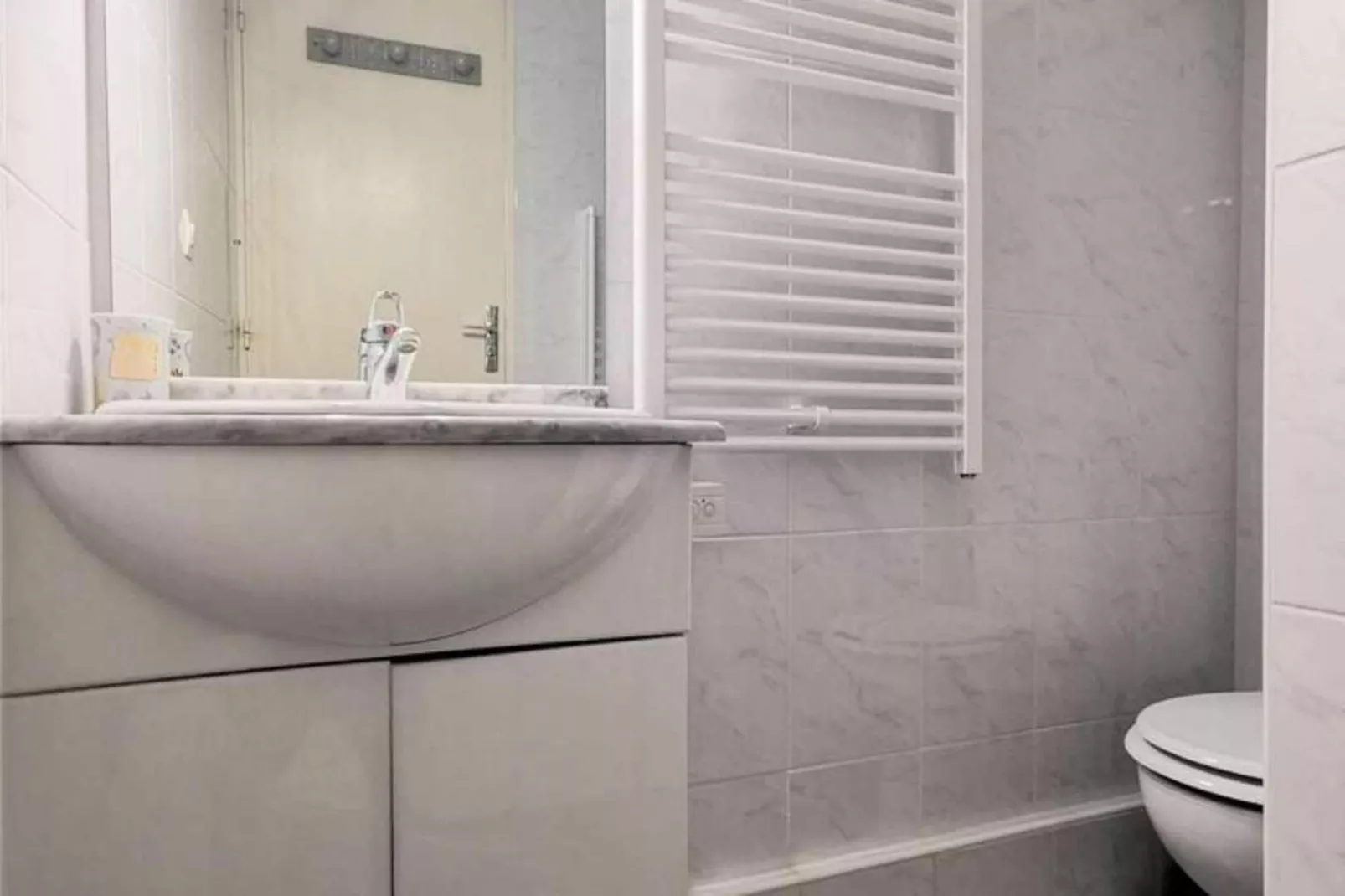 Résidence Grande Bleue-Badkamer