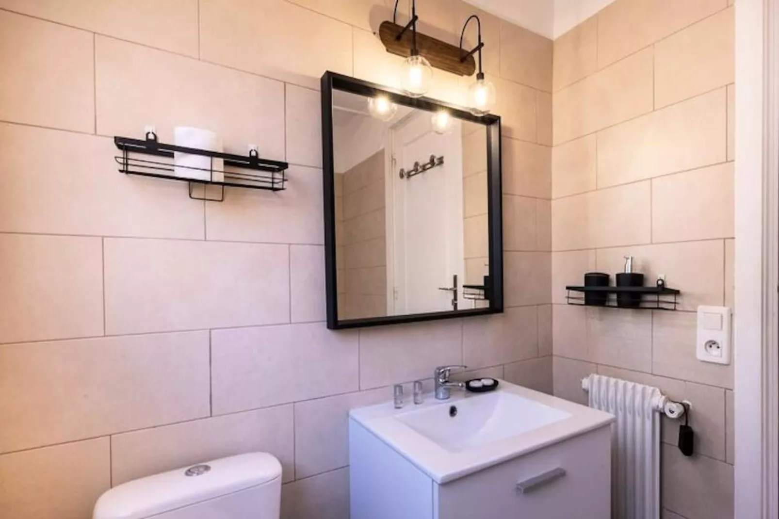 06b - Beau 2 Pi&egrave;ces R&eacute;nov&eacute; Avec Terrasse Vue Mer-Image-tags.