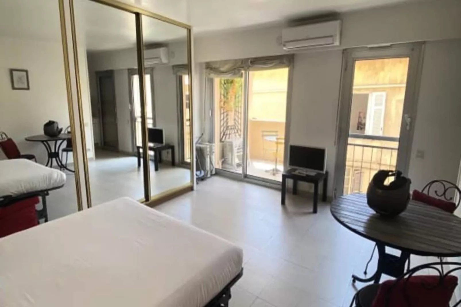 Résidence Coeur De La Rue Meynadier-Woonkamer