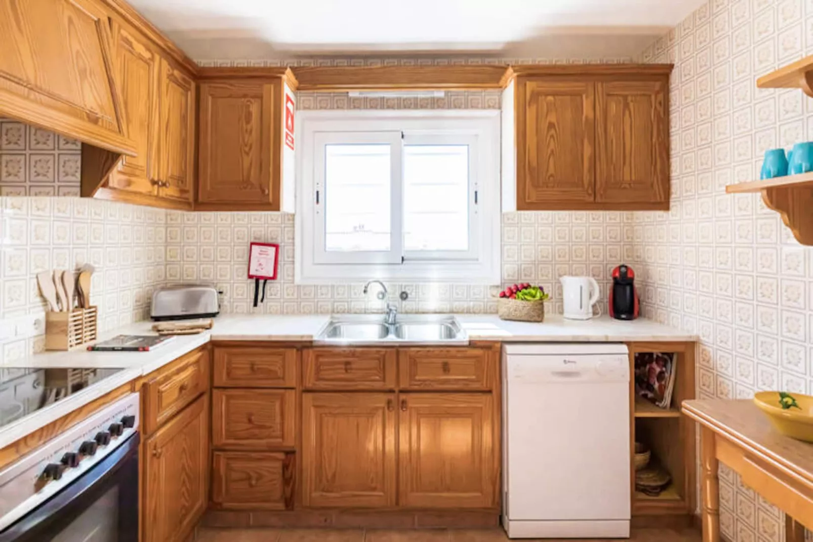 Maison à Son Bou-Image-tags.