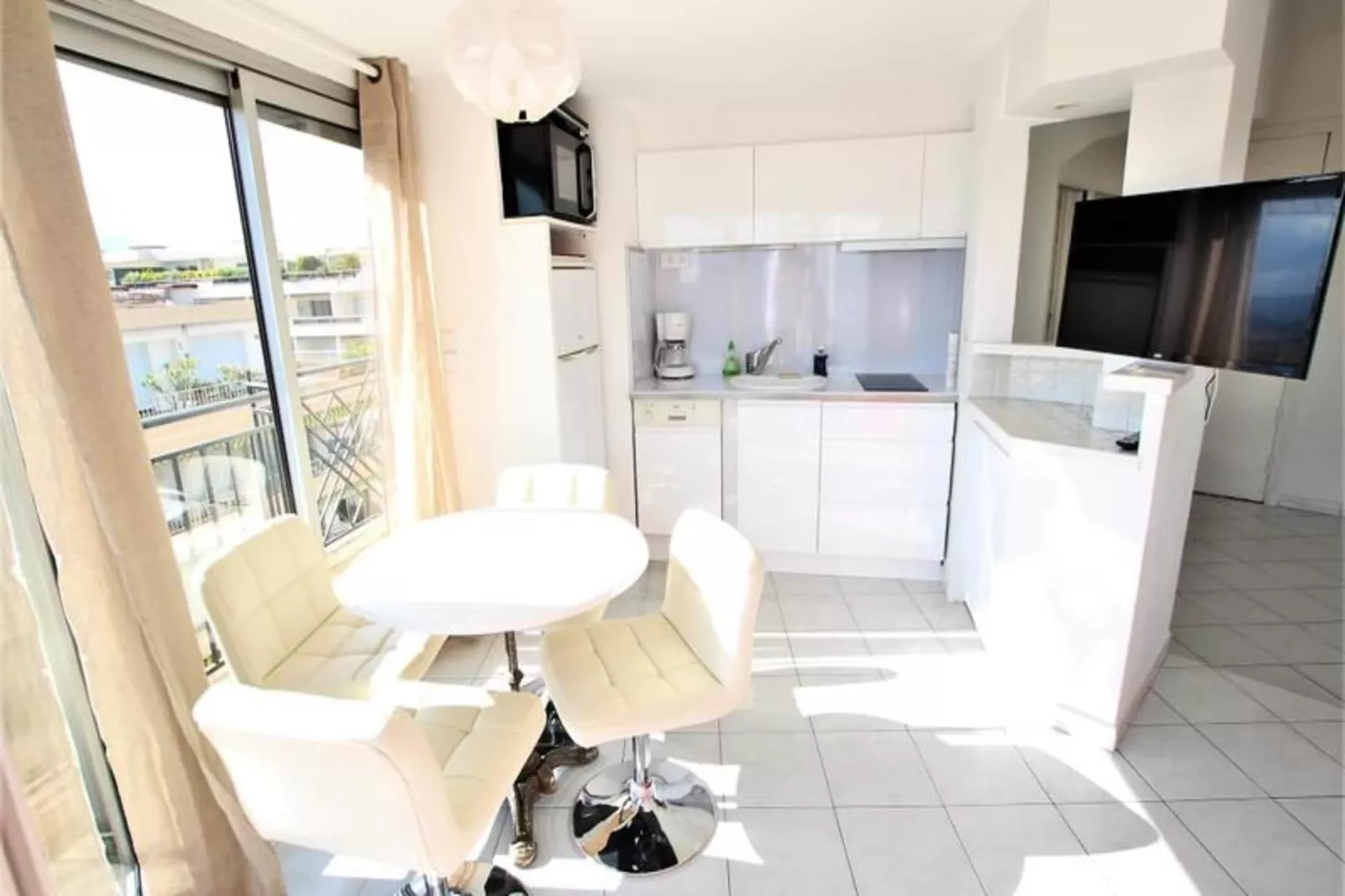 Résidence Studio Dernier &eacute;tage Avec Terrasse Sur Splendide Vue Mer-Buitenkant zomer