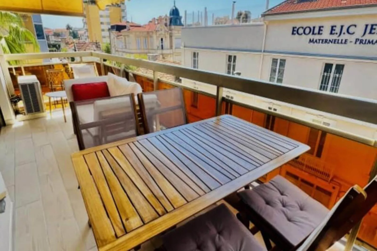 Résidence Le Verdi-Buitenkant zomer