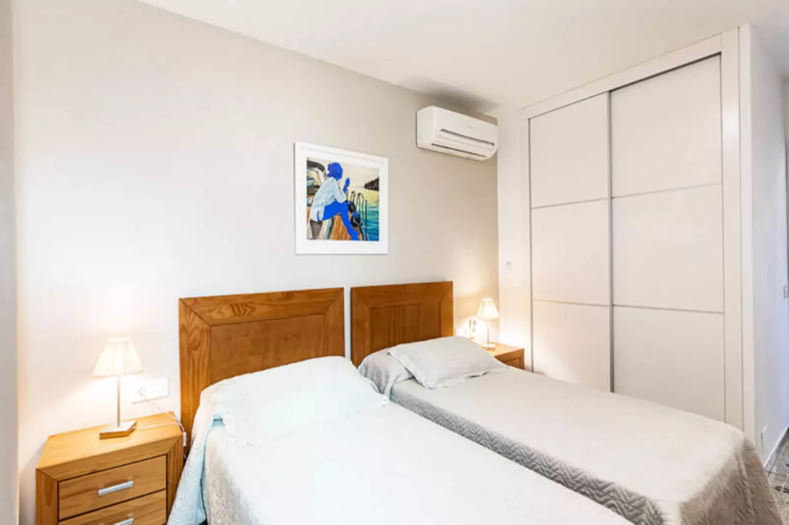 Maison à Son Bou-Image-tags.