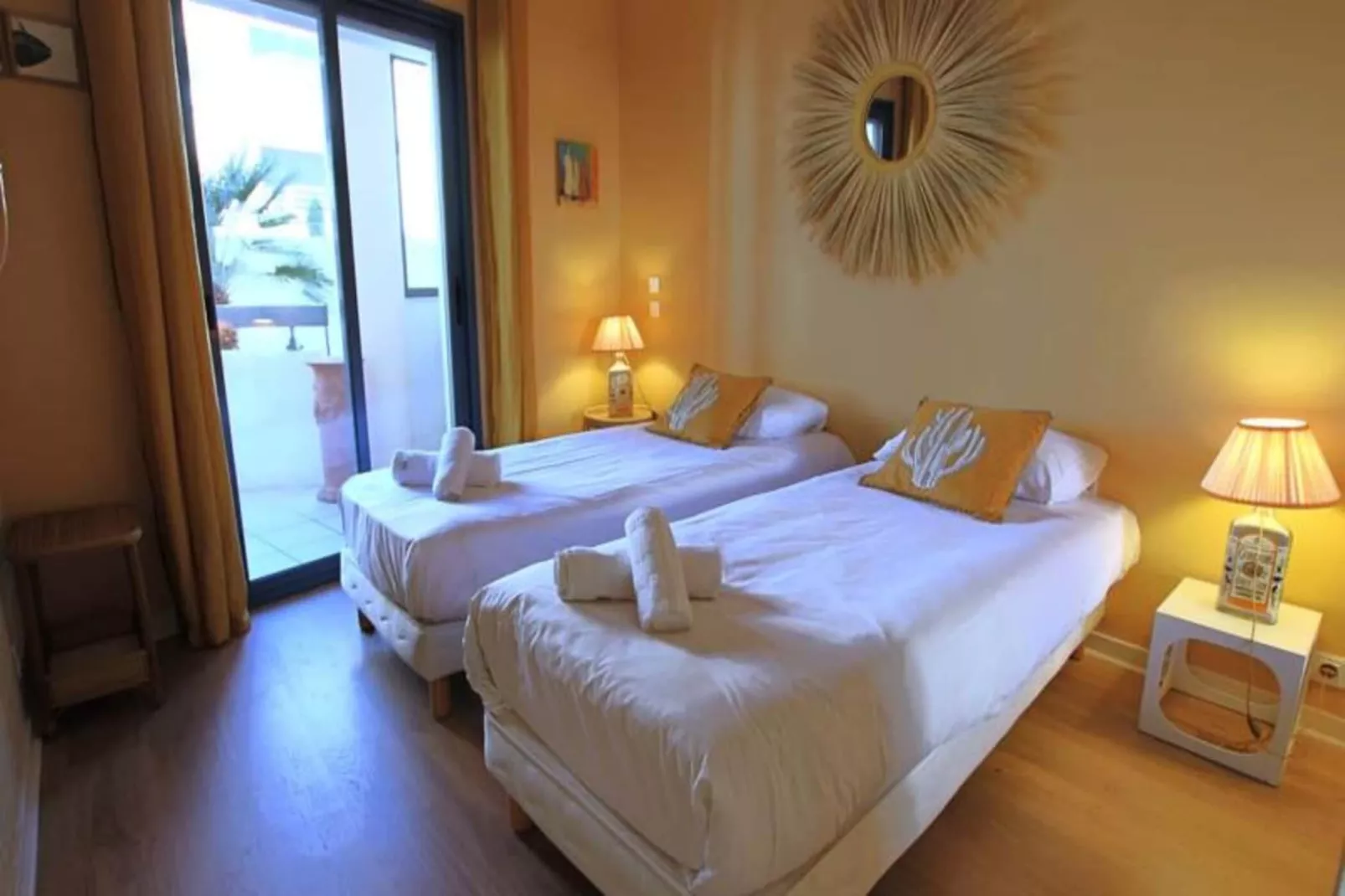 Résidence Appartement Rénové Avec 2 Chambres & Salle De Bain à La Décoration Raffinée-Recreatieruimte