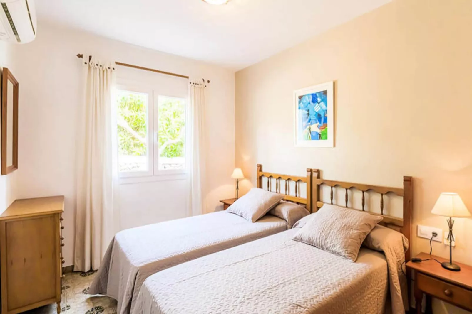 Maison à Son Bou-Image-tags.