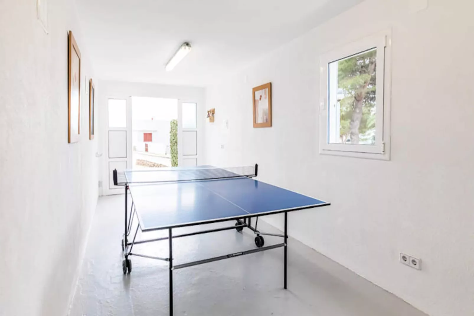 Maison à Son Bou-Image-tags.