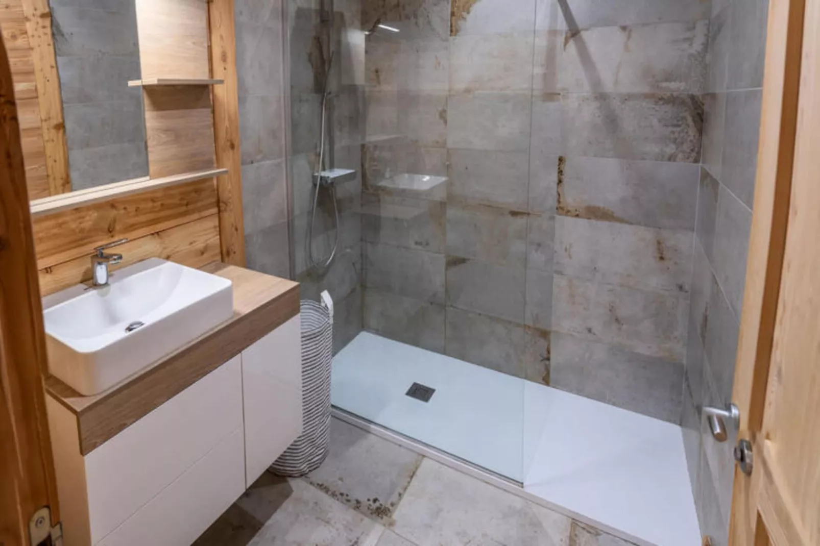 Résidence Pramouton-Badkamer