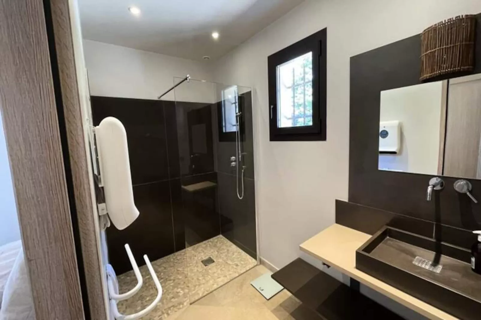 Belle Villa Contemporaine, Piscine Et Grand Jardin-Image-tags.