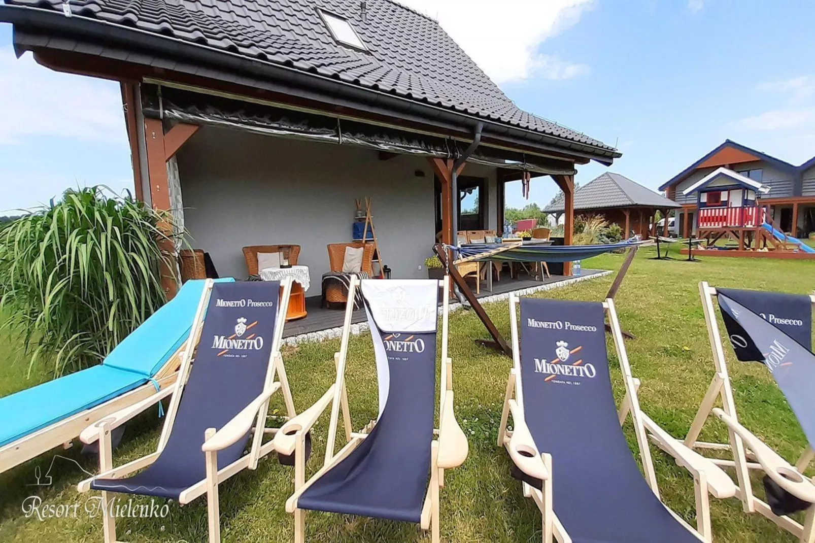 Dom MARCO POLO w Mielenku-Tuinen zomer