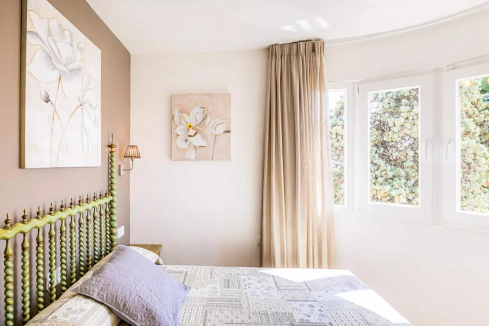 Maison à Son Bou-Image-tags.