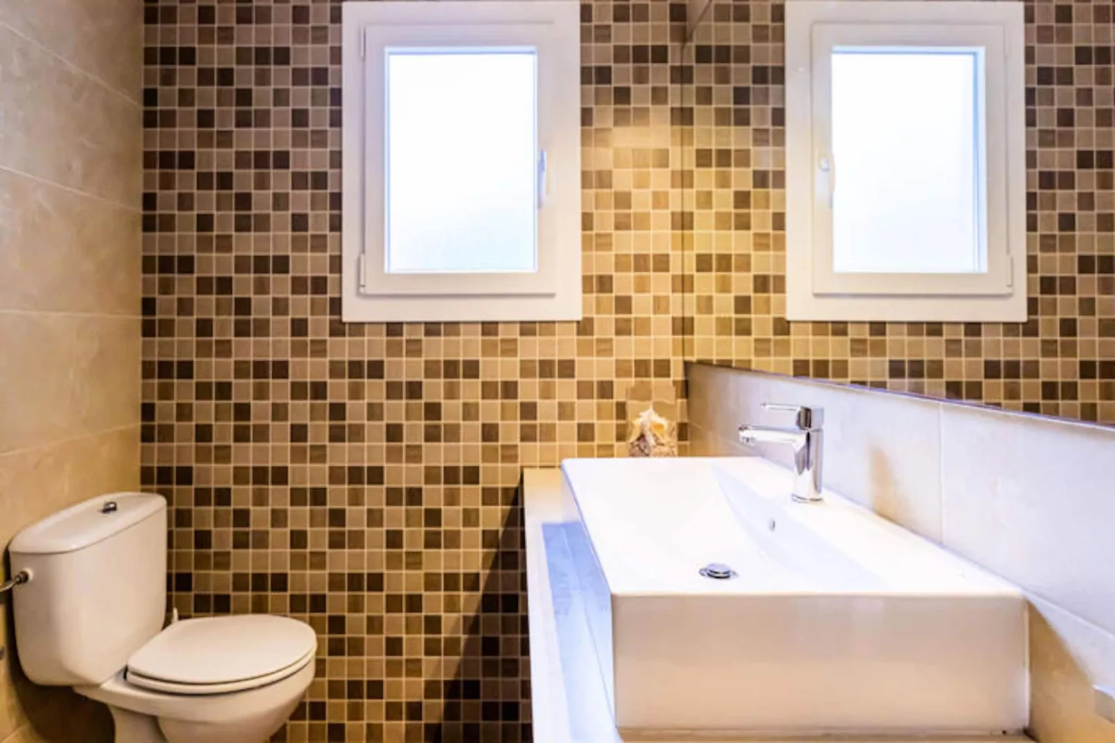 Maison à Son Bou-Image-tags.