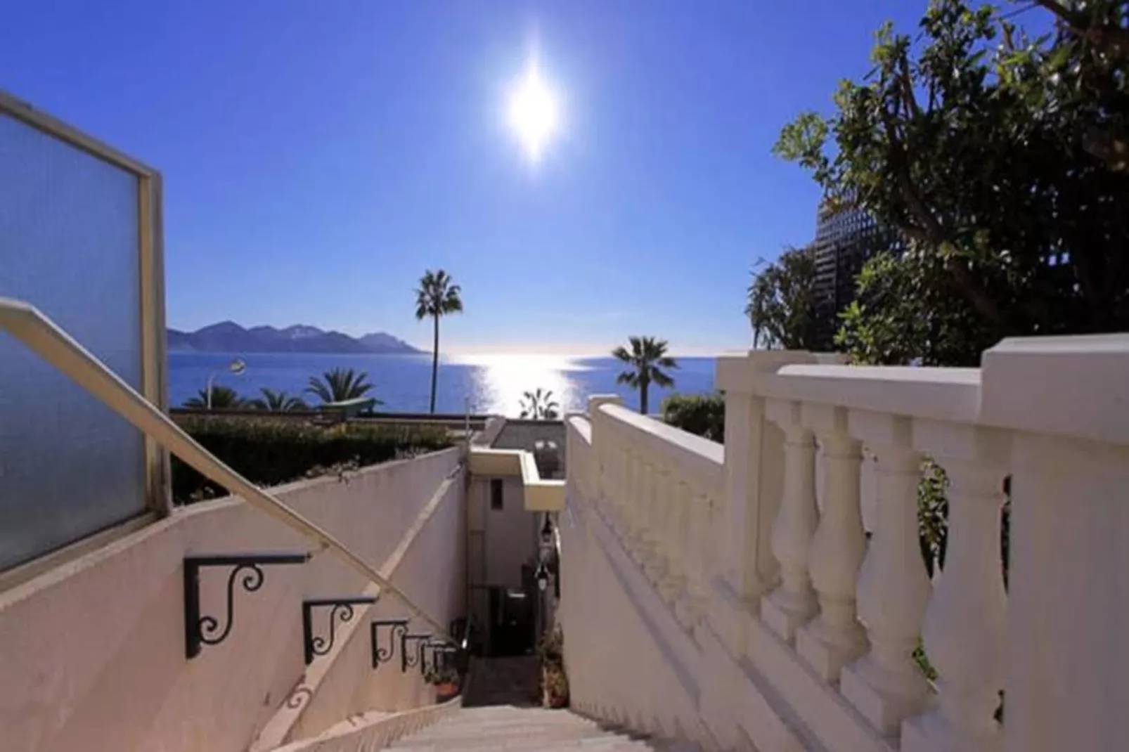 Résidence Appartement 145 M2 Face &agrave; La Mer / Acc&egrave;s Priv&eacute; &agrave; La Mer-Buitenkant zomer