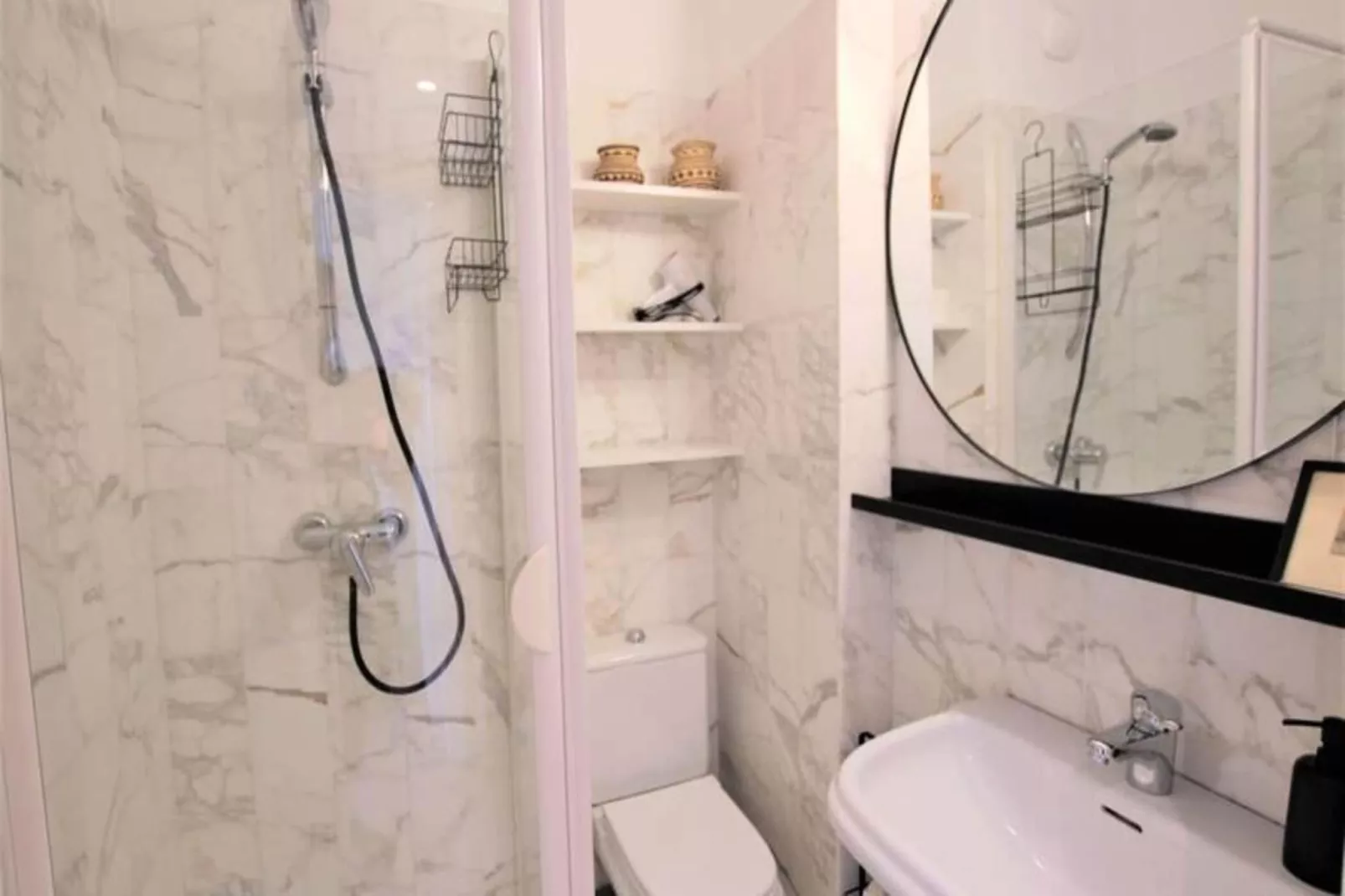 Résidence Appartement Rénové Avec 2 Chambres & Salle De Bain à La Décoration Raffinée-Recreatieruimte