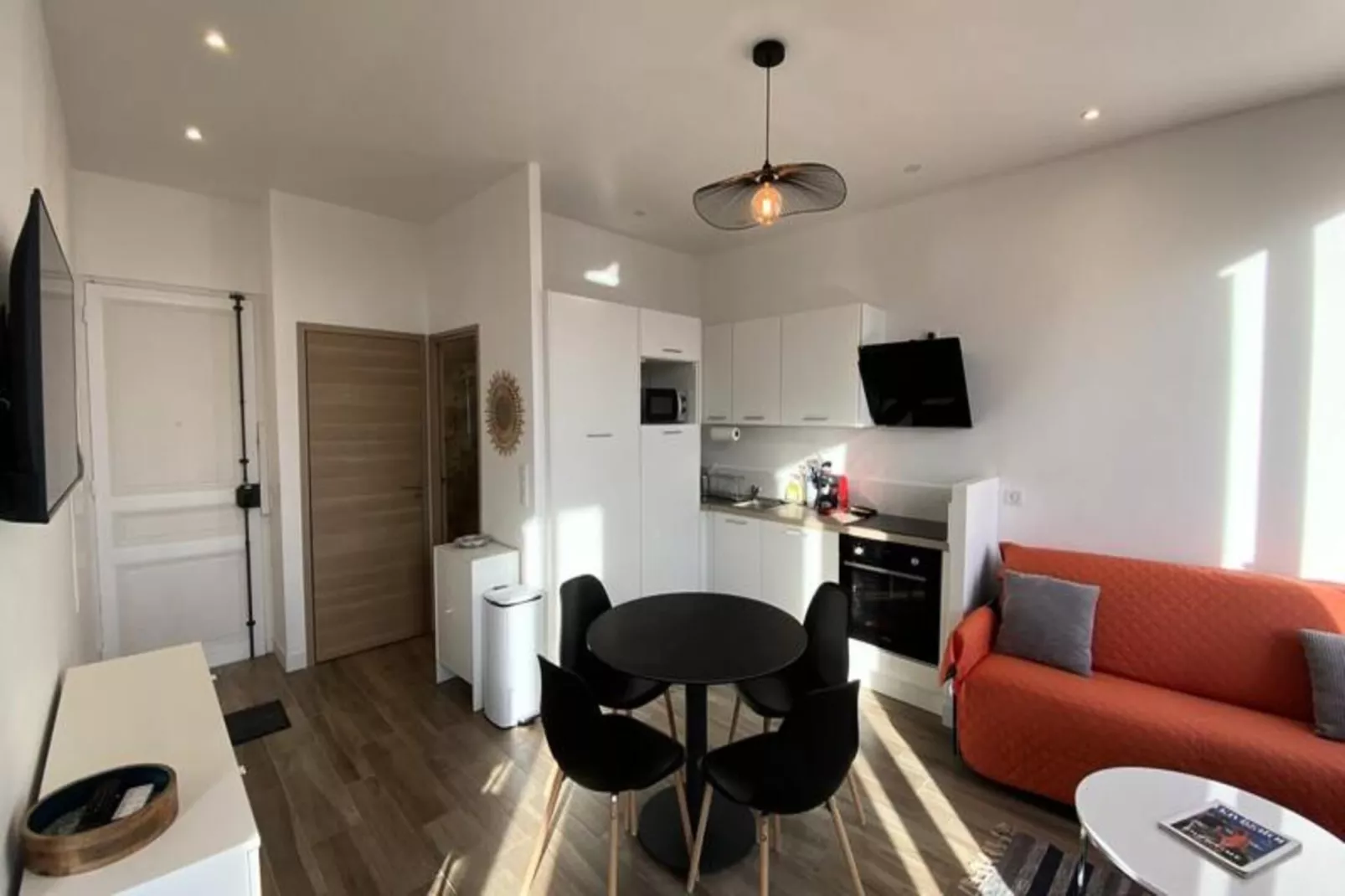 06cj : Bel Appartement Au Coeur De Cannes-Buitenkant zomer