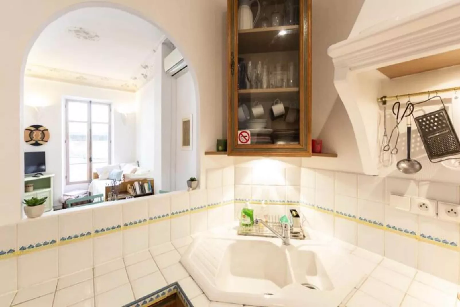 Résidence Bnb Renting Grand Studio Au C&oelig;ur De Cannes, Quartier De La Vieille Ville !-Buitenkant zomer