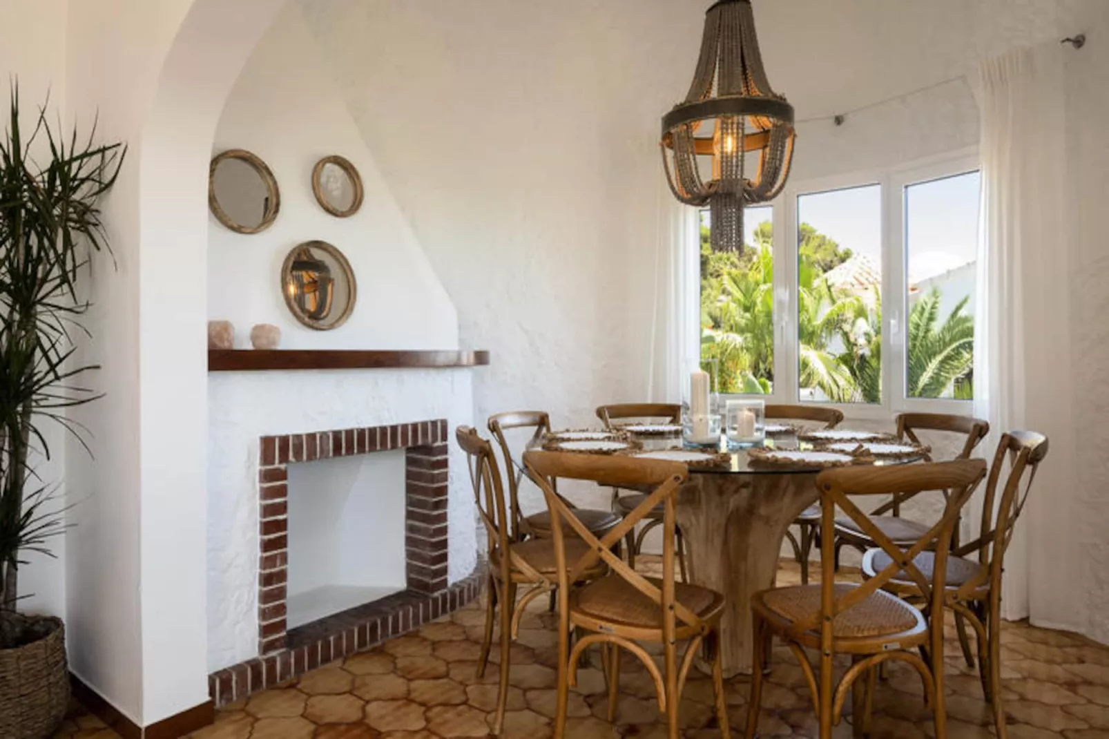 Maison à Son Bou-Image-tags.