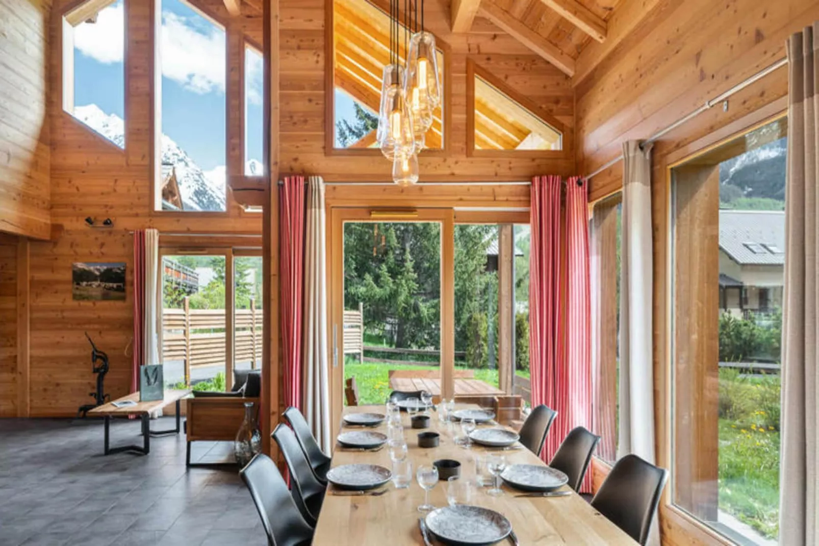 Résidence Marmottant-Buitenkant zomer