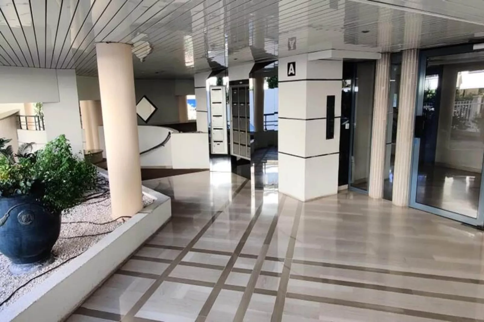 Résidence Appartement Rénové Avec 2 Chambres & Salle De Bain à La Décoration Raffinée-Recreatieruimte