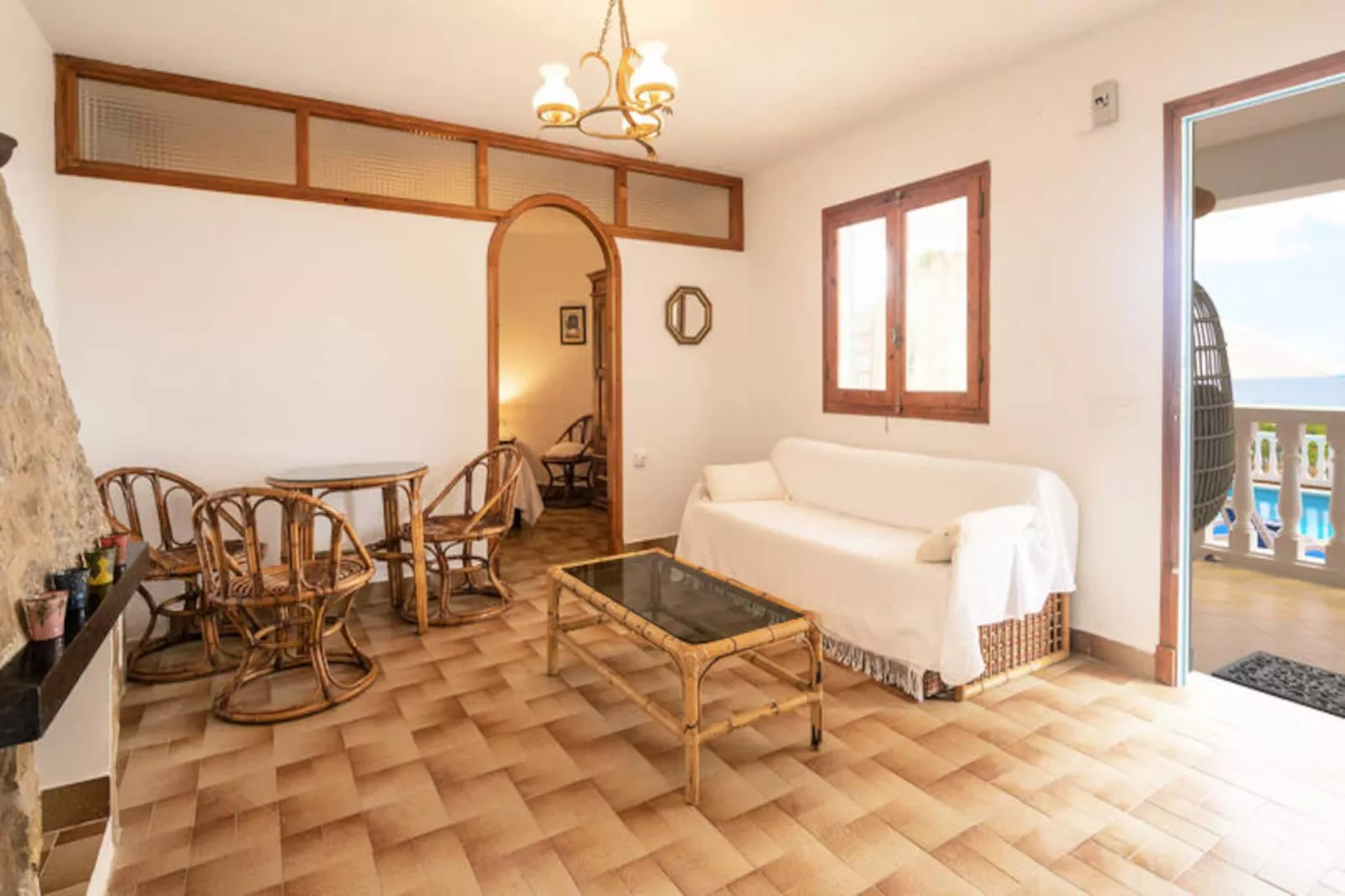 Maison à Son Bou-Image-tags.