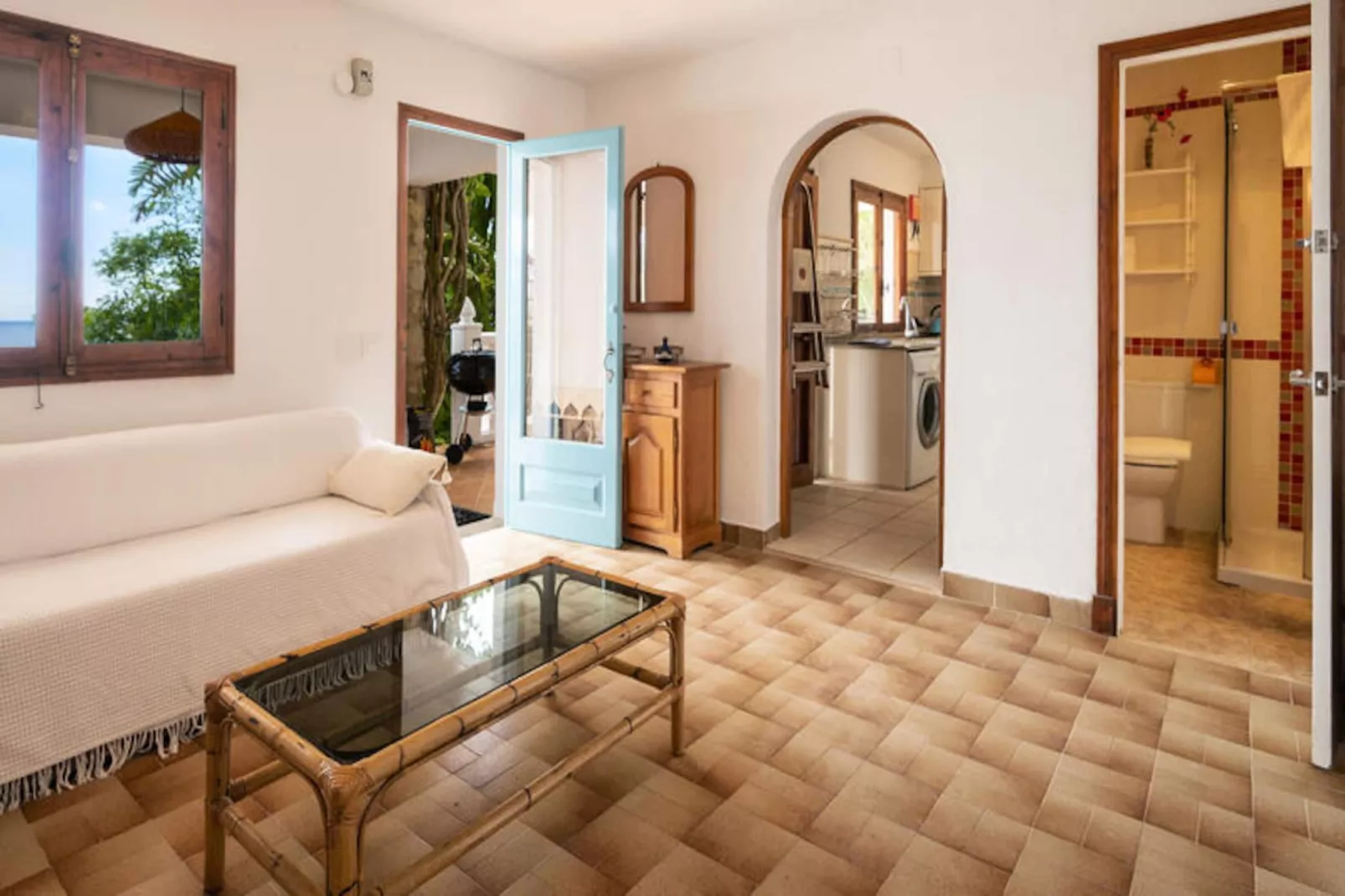 Maison à Son Bou-Image-tags.