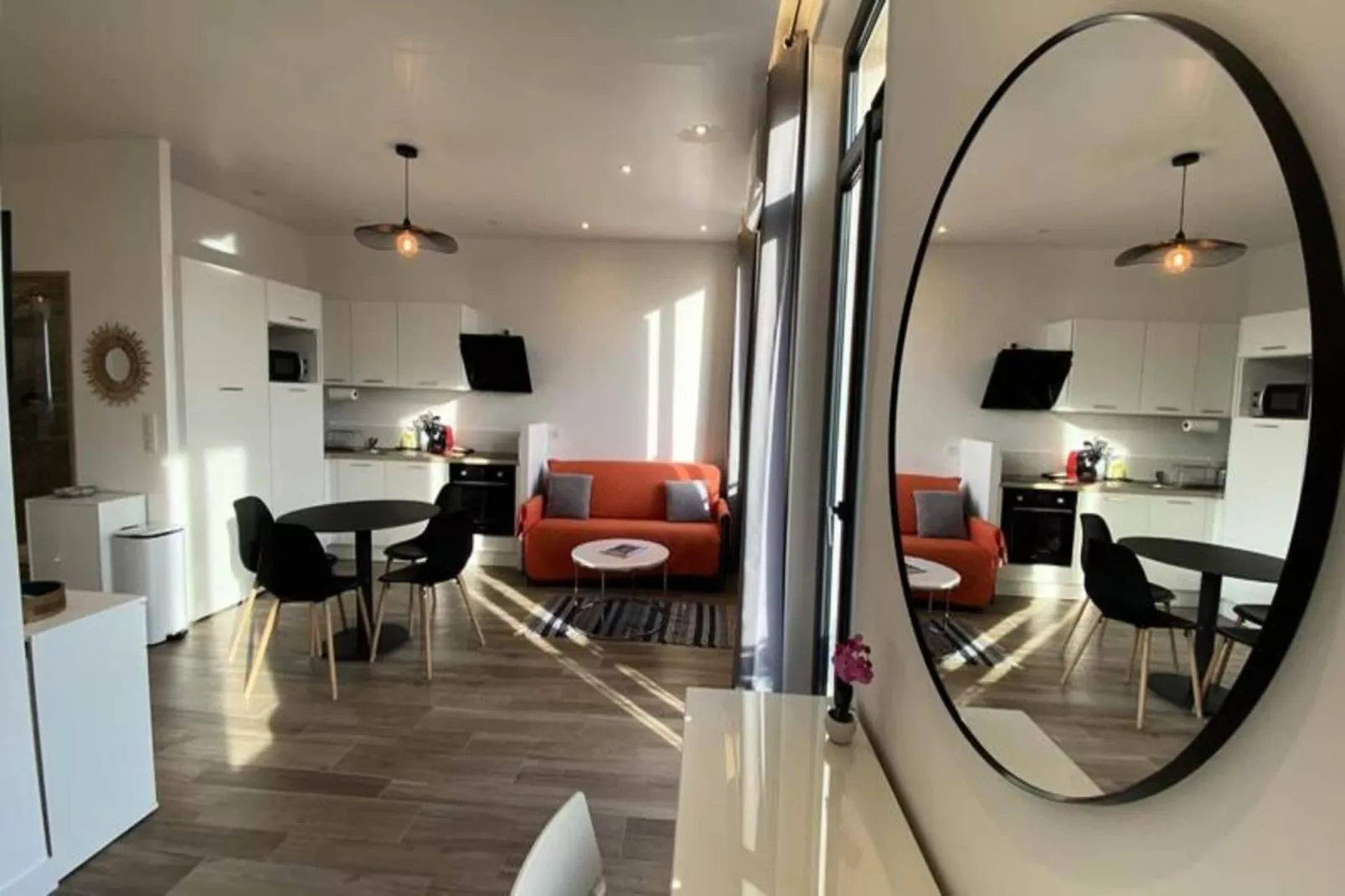 06cj : Bel Appartement Au Coeur De Cannes-Buitenkant zomer