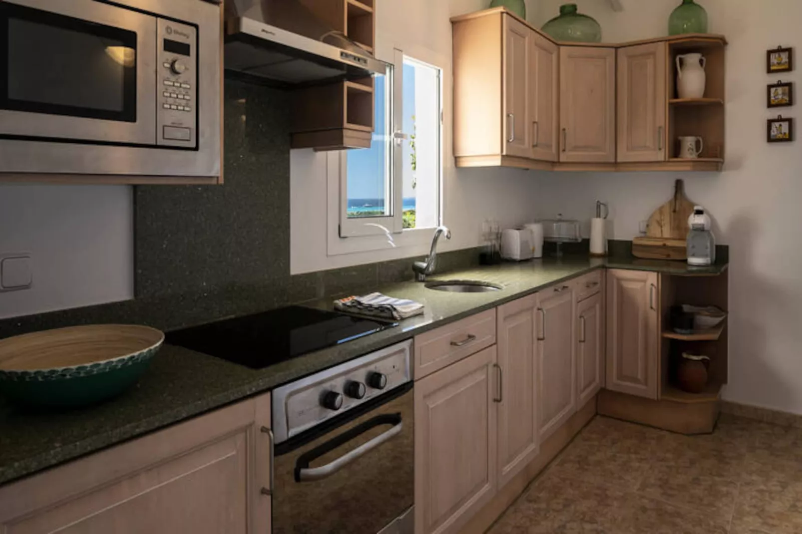 Maison à Son Bou-Image-tags.